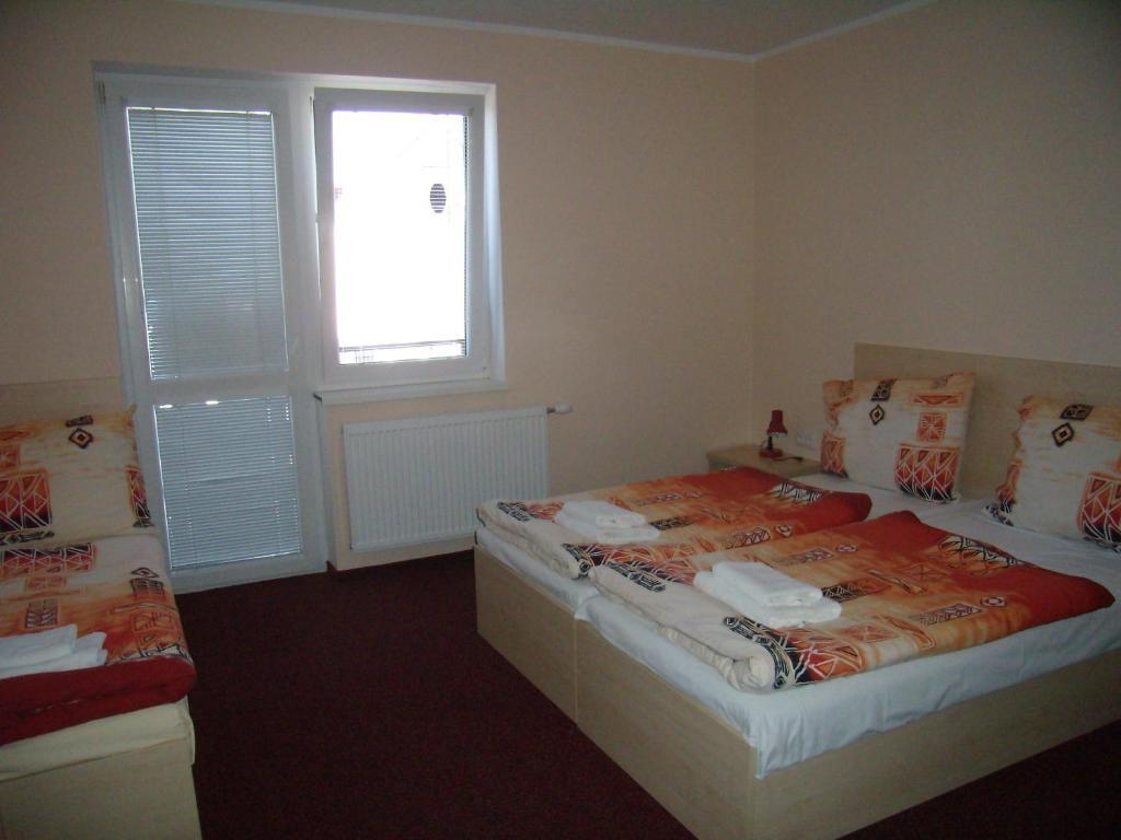 Penzion Iris Hotel Rajecke Teplice Room photo
